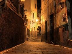 Alley in Italy at night