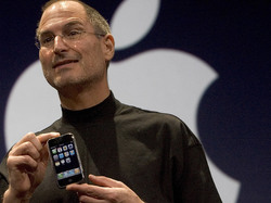 Steve Jobs introduces the iPhone